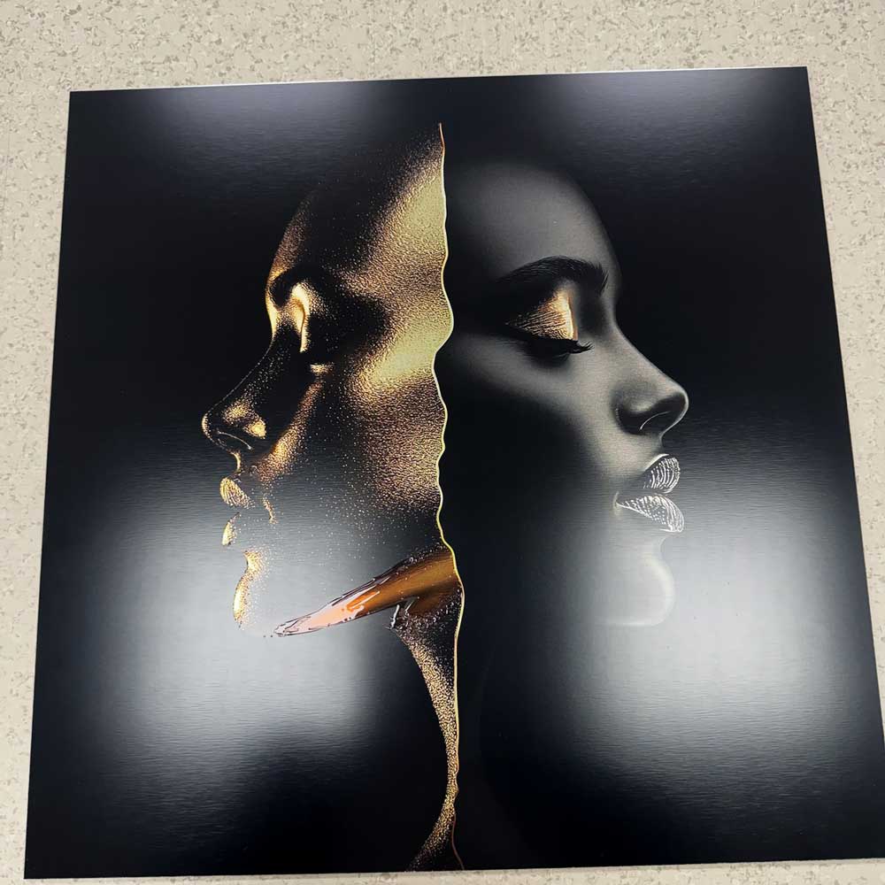 Two Sides - Aluminium + Varnish
