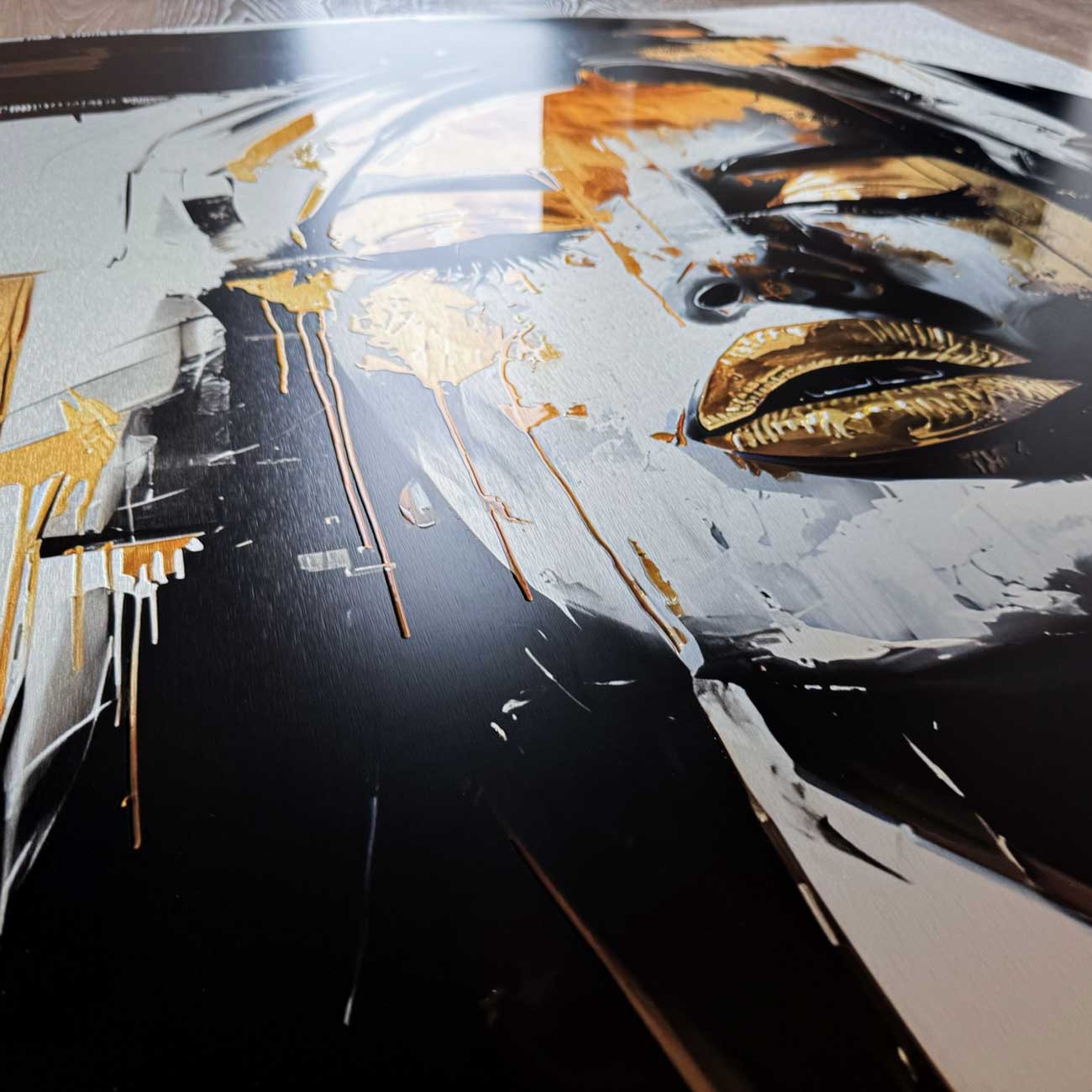 ICON OF LUXURY & STYLE - Aluminium + Varnish