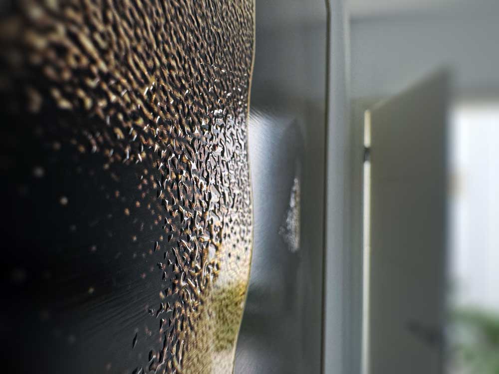 Two Sides - Aluminium + Varnish