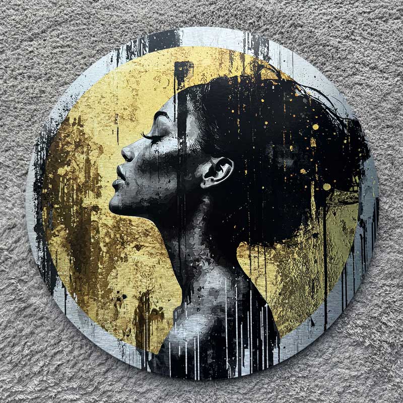 Golden Thought – Round Aluminum + Varnish