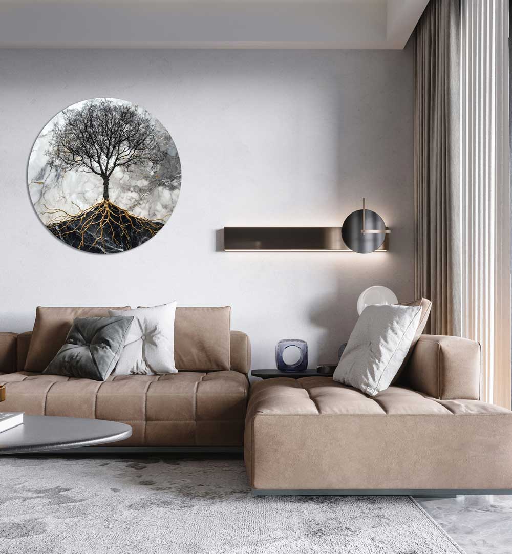 Apvalus paveikslas ant balto aliuminio kabantis virš sofos svetainėje ; Round aluminum wall art above sofa in modern living room