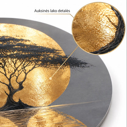 Close-up of gold-toned gloss varnish details on the round aluminium print, with LT callout text 'Auksinės lako detalės'