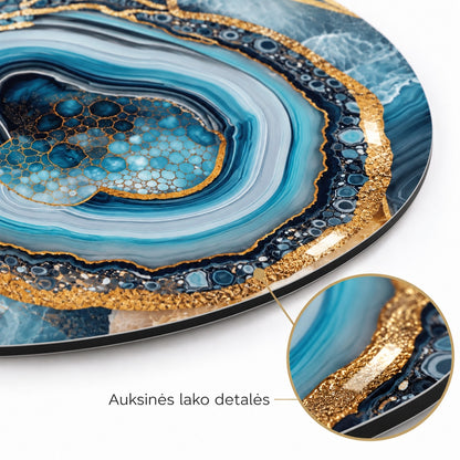 Close-up of gold-toned gloss varnish details on the round aluminium print, with LT callout text 'Auksinės lako detalės'