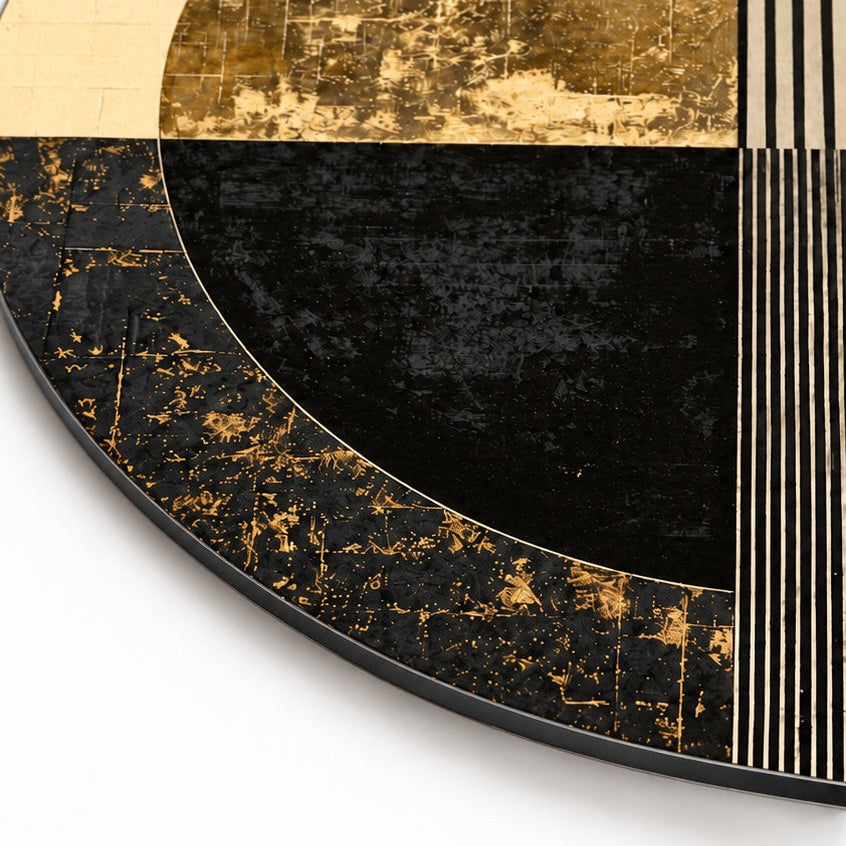 Close-up of the 3 mm aluminium composite panel edge on the round print