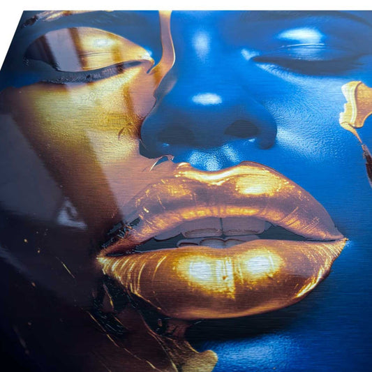 Sapphire woman - Aluminium + Varnish