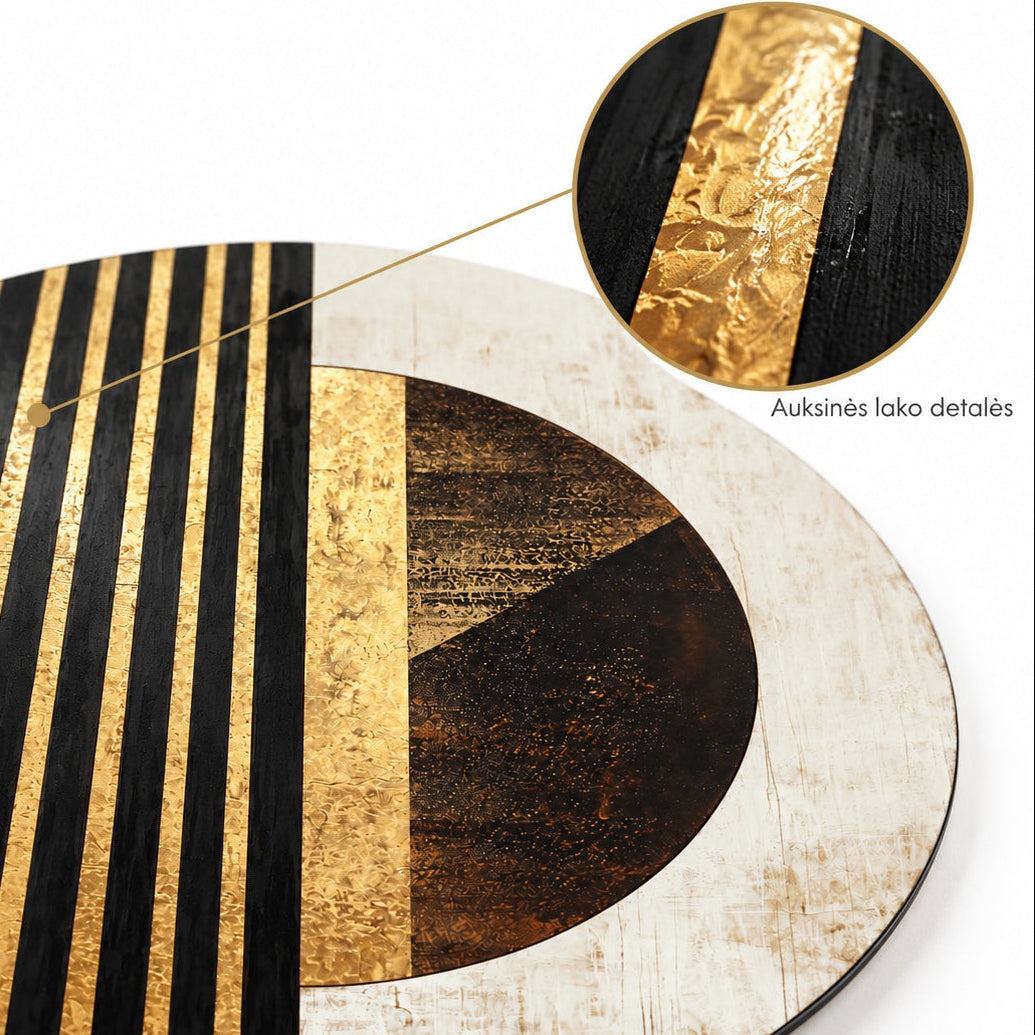 Close-up of gold-striped gloss varnish details on the round aluminium print, with LT callout text 'Auksinès lako detalès'