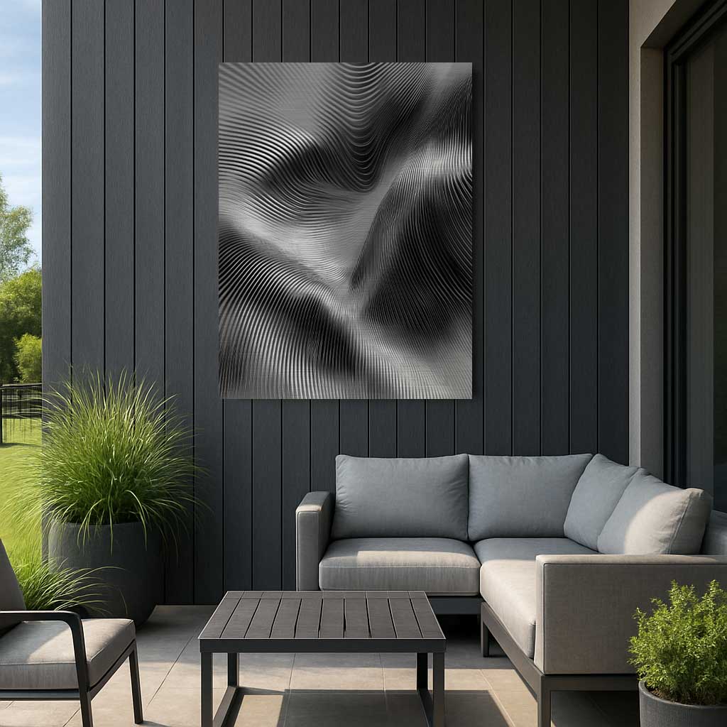 Aliuminio paveikslas „Sidabrinės Bangos“ modernioje terasoje virš sofos ; “Silver Waves” aluminum artwork displayed above sofa on modern terrace