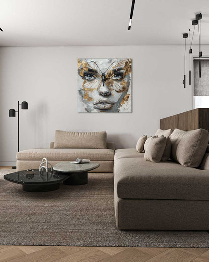 Close-up of lacquered gold details on “Transformation” canvas art ; Stambus planas – paveikslo „Transformacija“ auksinės detalės su blizgiu laku