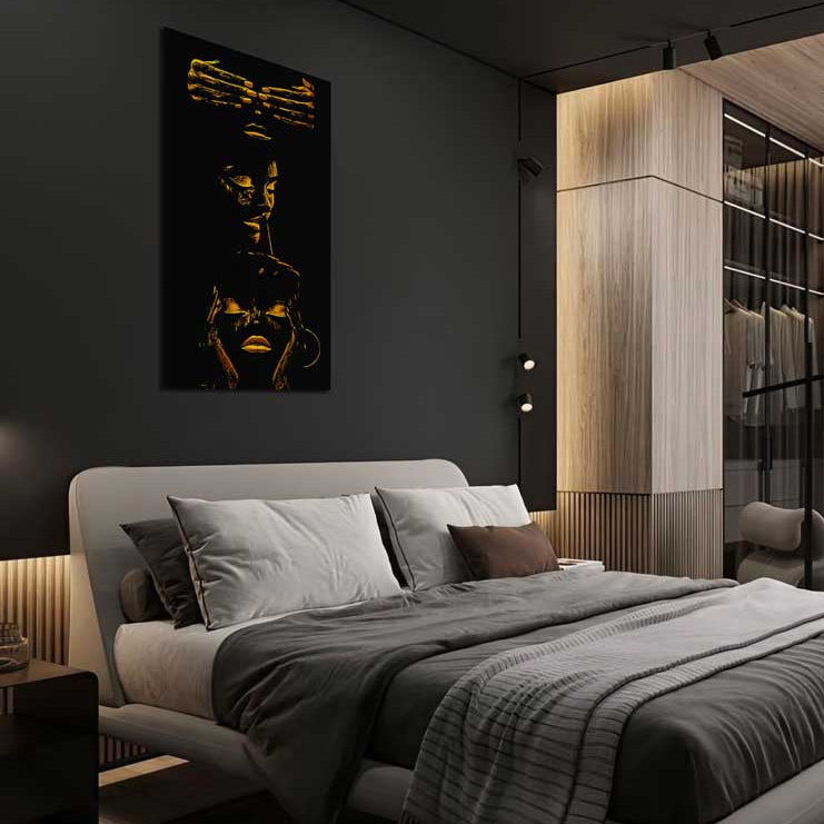 Trys Veidai – Drobė Su Laku