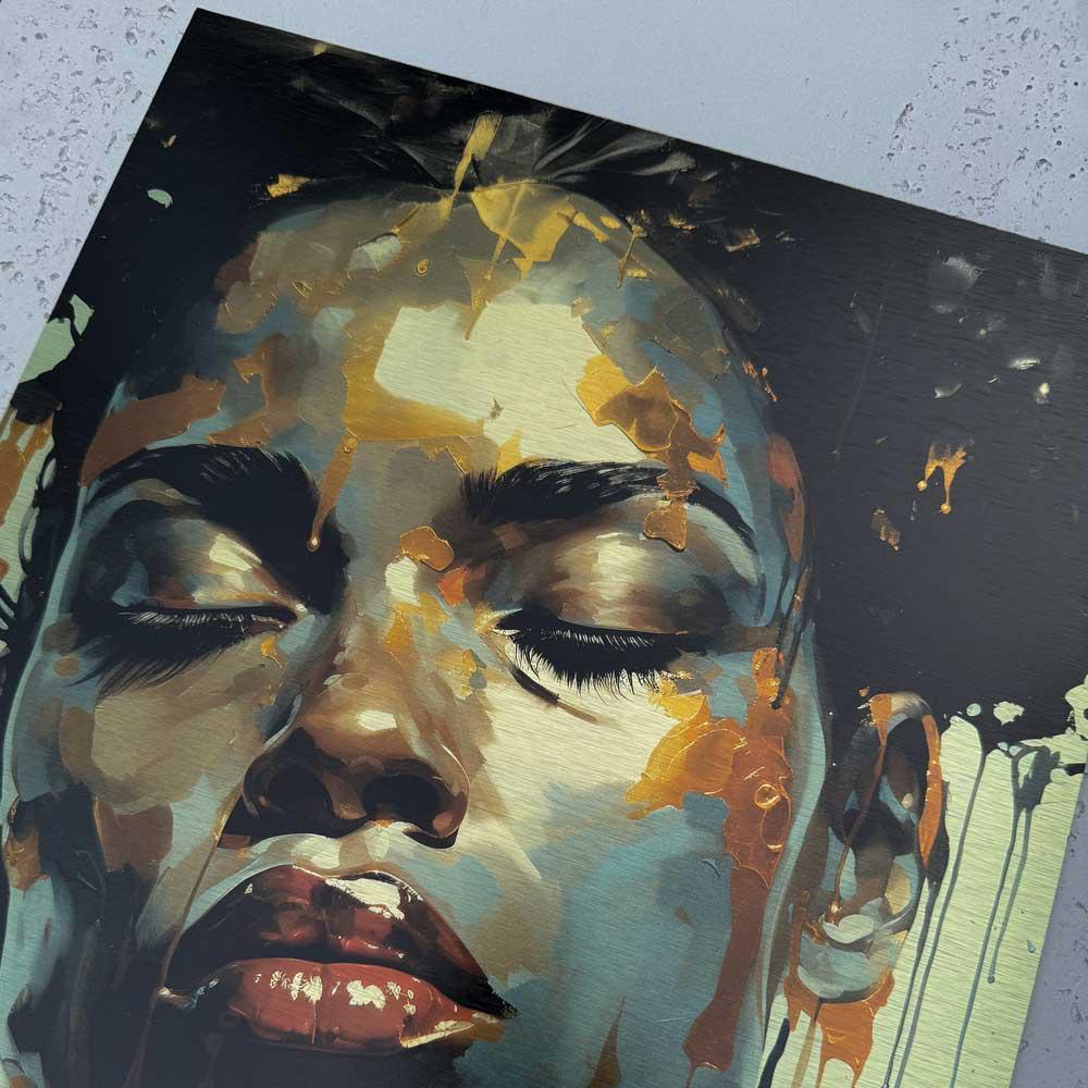 print modern abstract women golden art metal aliminium interior kampai detales spalvos