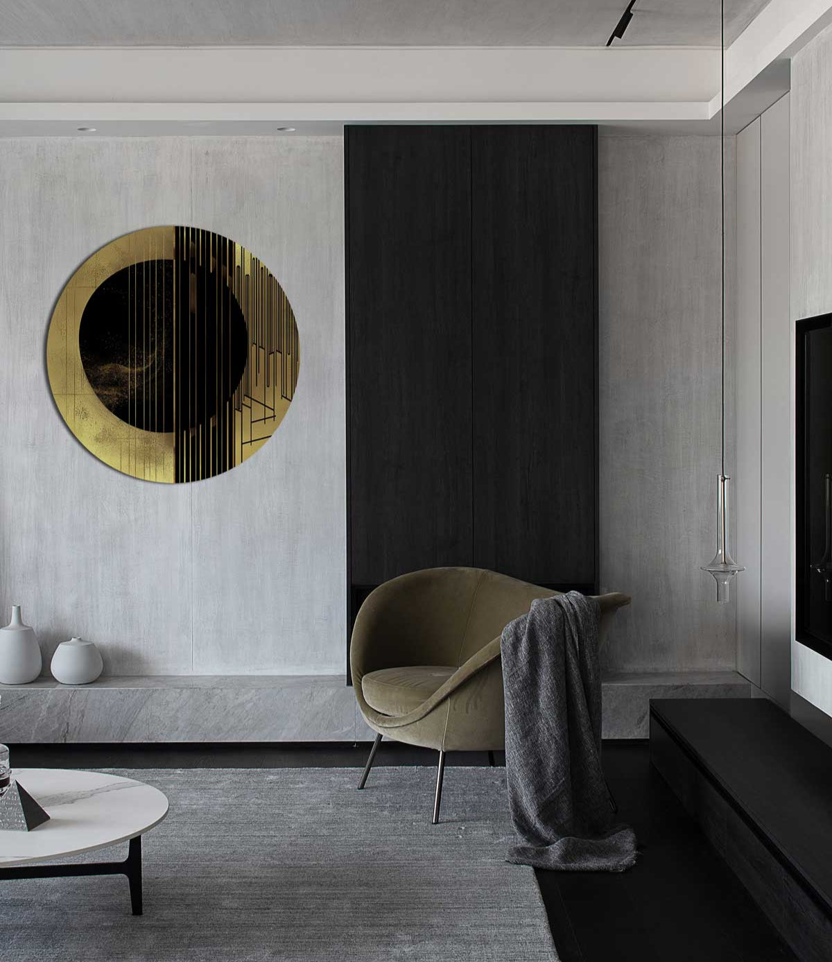 Round aluminum artwork “Black Symmetry” with black and gold lines – modern interior accent.
